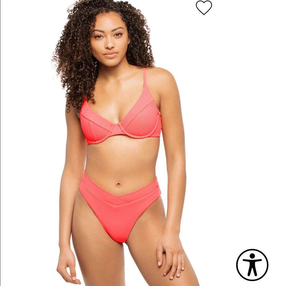 SUMMERFUL
Capri Underwire Bikini Top